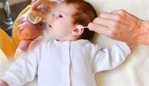 bebeklerde kulak temizliği nasıl yapılır